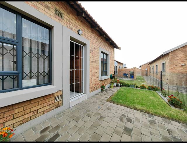 2 BEDROOM CLUSTER FOR SALE IN TERRA NOVA